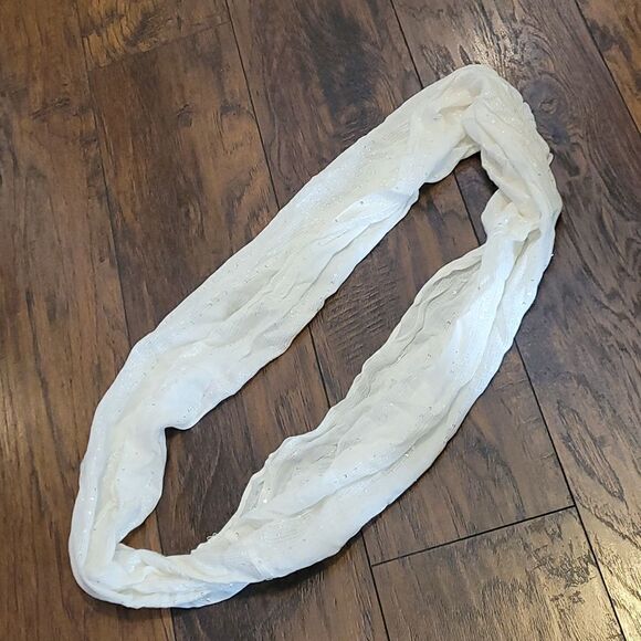 🤸‍♂️3 for 12🤸‍♀️ Sparkly Infinity Scarf with Sequins - Picture 3 of 3
